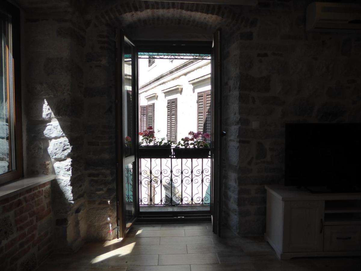 Apartaments Charlie Chaplin Kotor Eksteriør billede